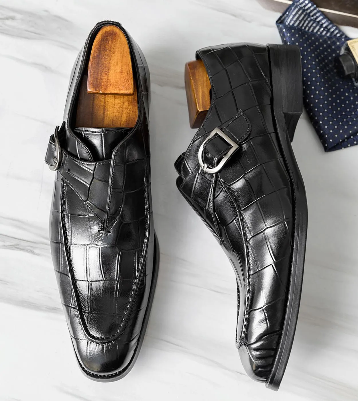 2023 Mocassini eleganti da uomo in stile autunno nuovo Scarpe da lavoro casual con fibbia in vera pelle di mucca di lusso