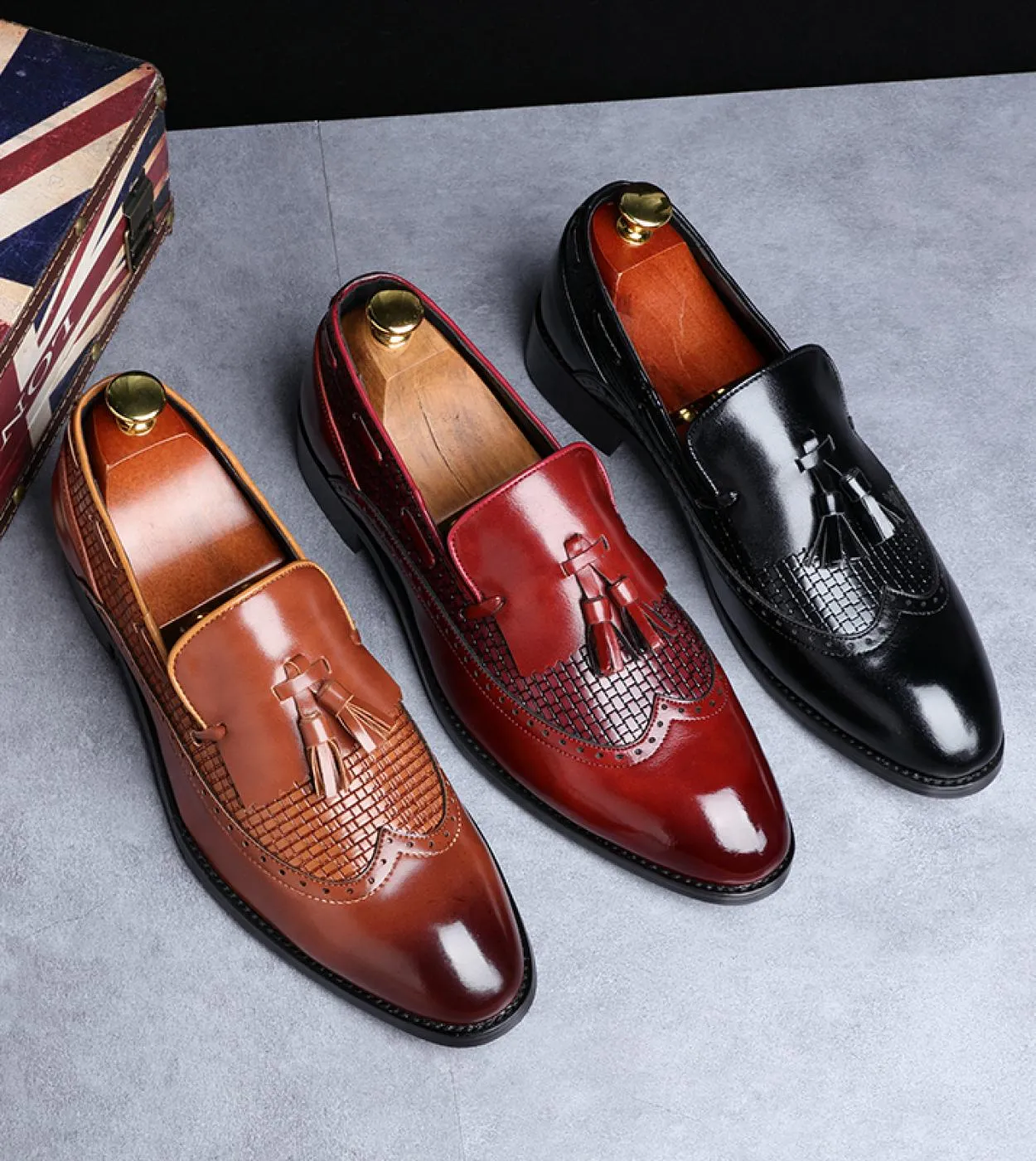I più nuovi mocassini con nappine da uomo scarpe eleganti italiane mocassino casual per uomo slipon scarpe da festa di nozze sca