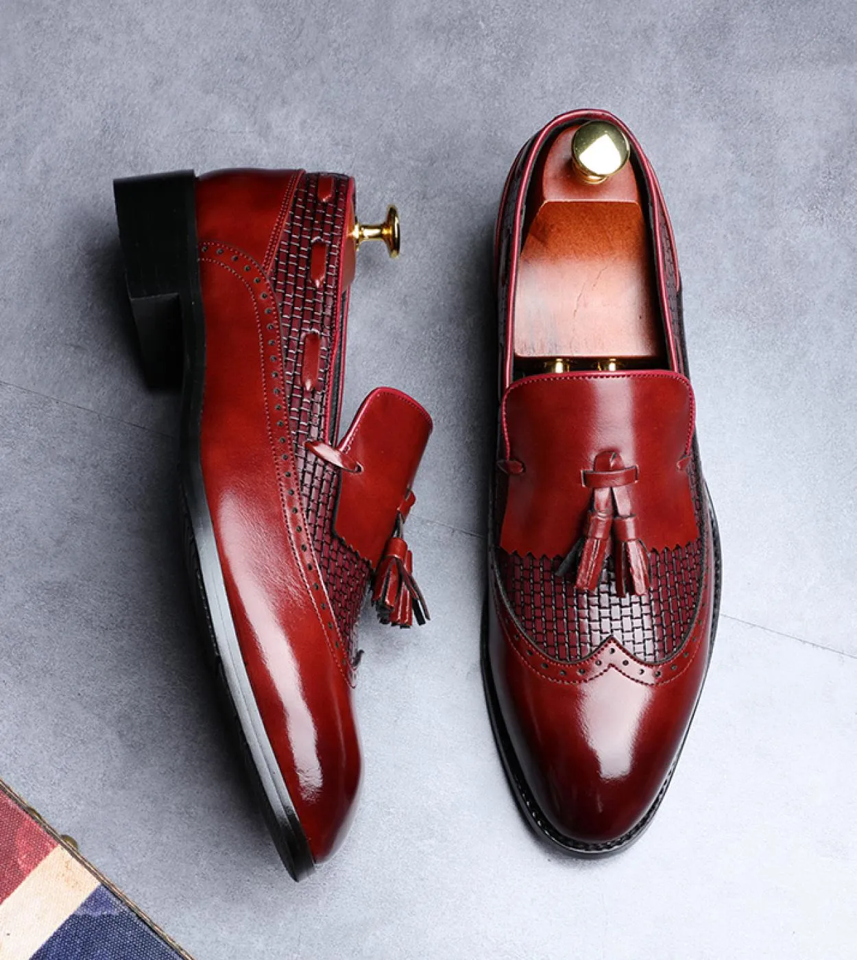 I più nuovi mocassini con nappine da uomo scarpe eleganti italiane mocassino casual per uomo slipon scarpe da festa di nozze sca