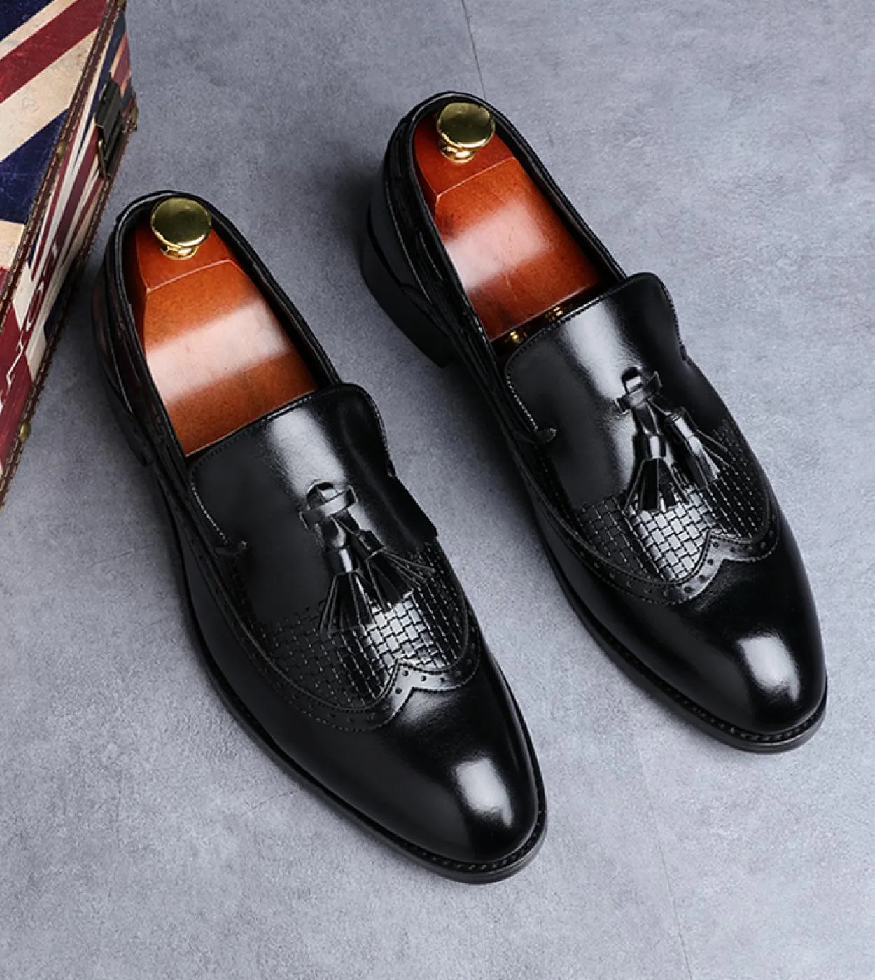 I più nuovi mocassini con nappine da uomo scarpe eleganti italiane mocassino casual per uomo slipon scarpe da festa di nozze sca