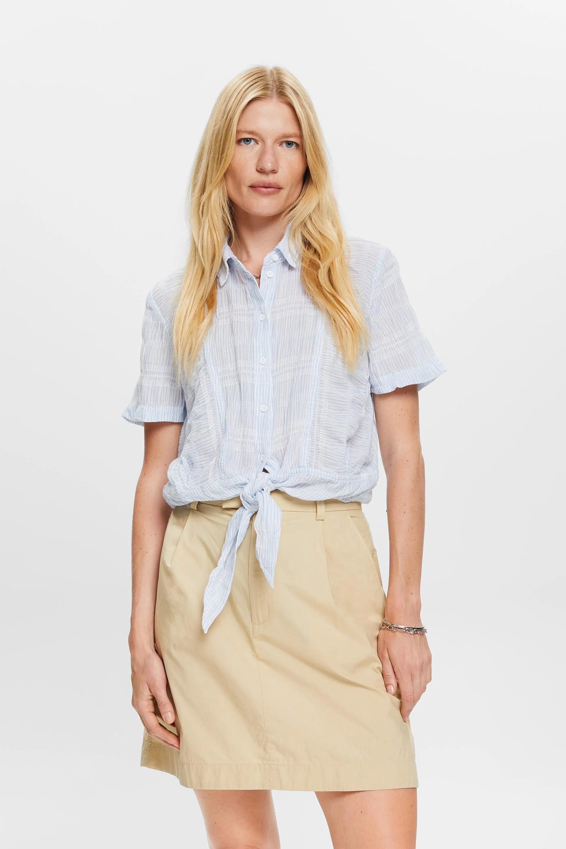 Maglia cropped con dettaglio da annodare
