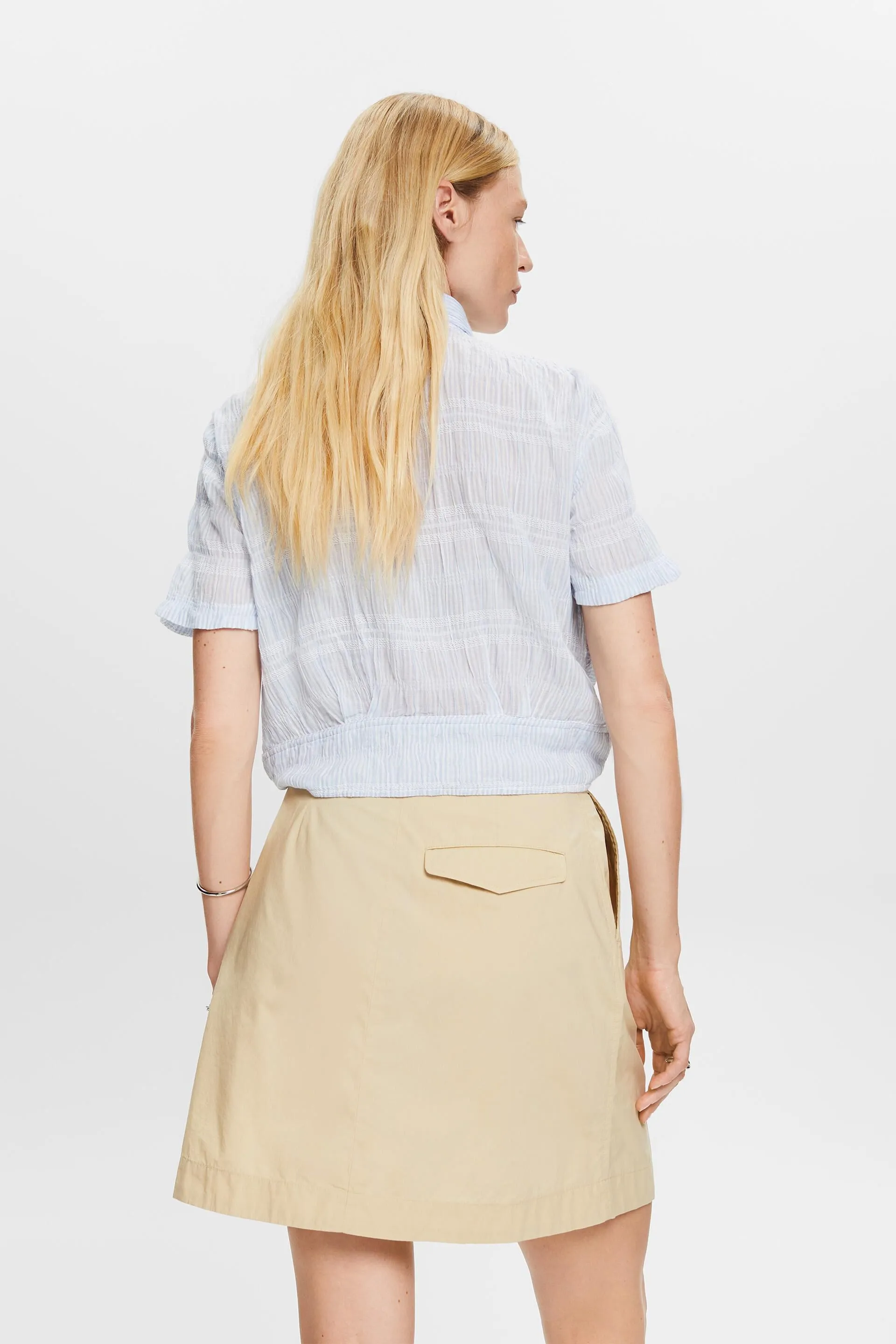 Maglia cropped con dettaglio da annodare
