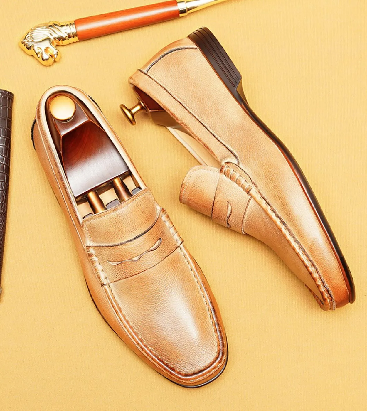 Mocassini da uomo di lusso Scarpe eleganti in vera pelle 2023 Estate Nuovo stile Designer Scarpe casual in pelle morbida da spos