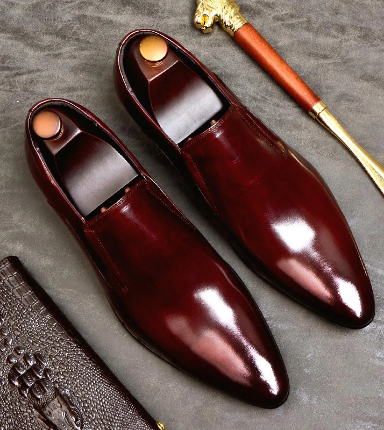 Mocassini eleganti da uomo di marca 2023 Nuovo stile Qualità Vera pelle Moda primavera Slip On Oxford Scarpe da sposa da lavoro