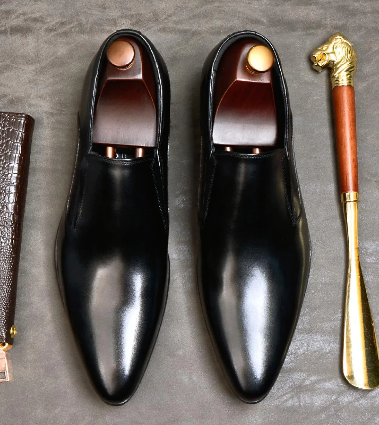 Mocassini eleganti da uomo di marca 2023 Nuovo stile Qualità Vera pelle Moda primavera Slip On Oxford Scarpe da sposa da lavoro