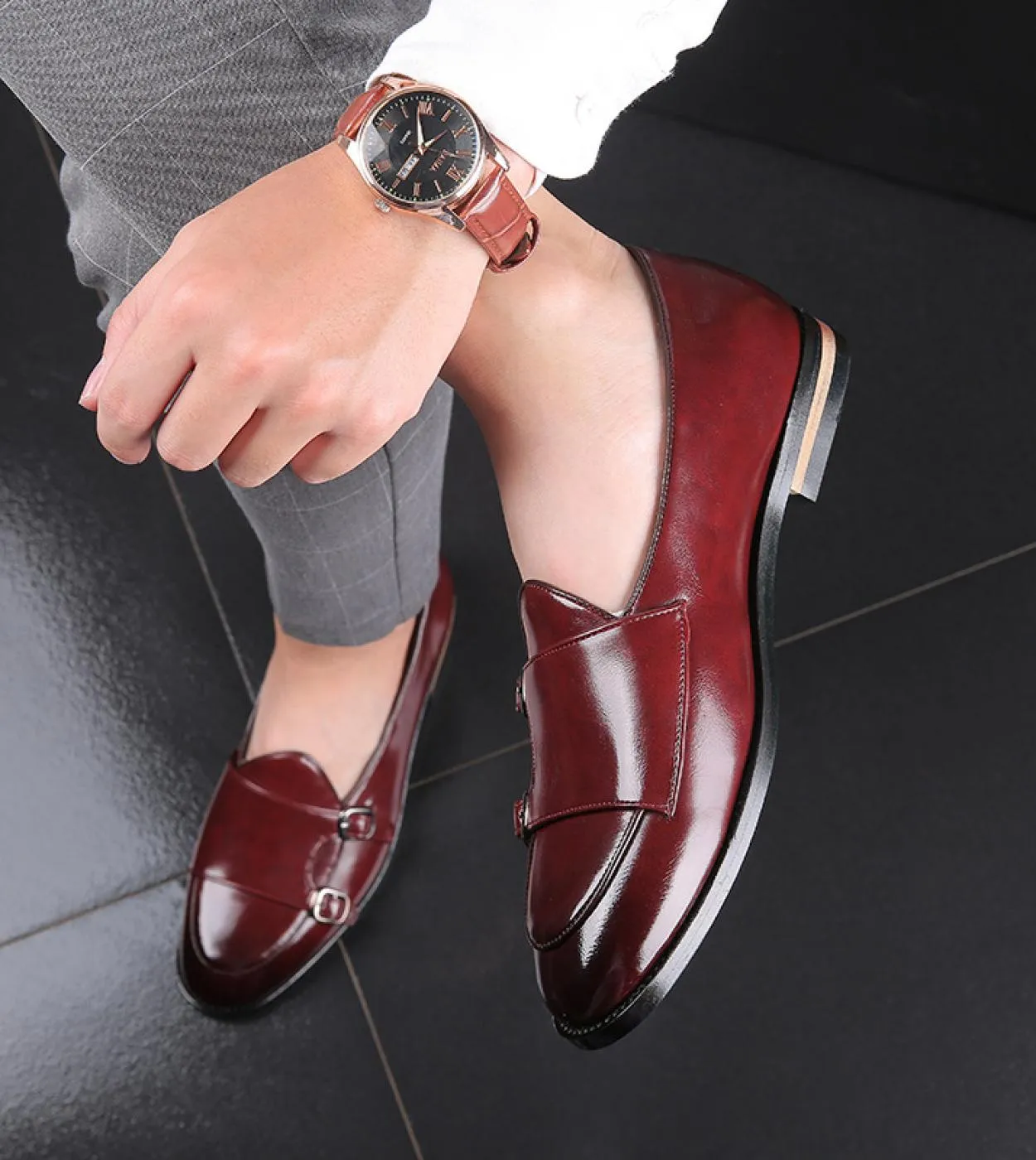Mocassini Scarpe da uomo Pu Tinta unita Moda Business Casual Festa di nozze Punta tonda Monk Doppia fibbia Scarpe eleganti class