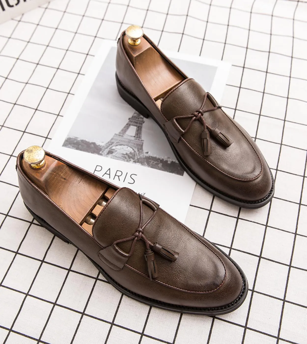 Nuove scarpe da uomo primaverili Scarpe da mocassino Slip on di lusso Mocassini da uomo Scarpe da uomo sociali Tassel Scarpe ele