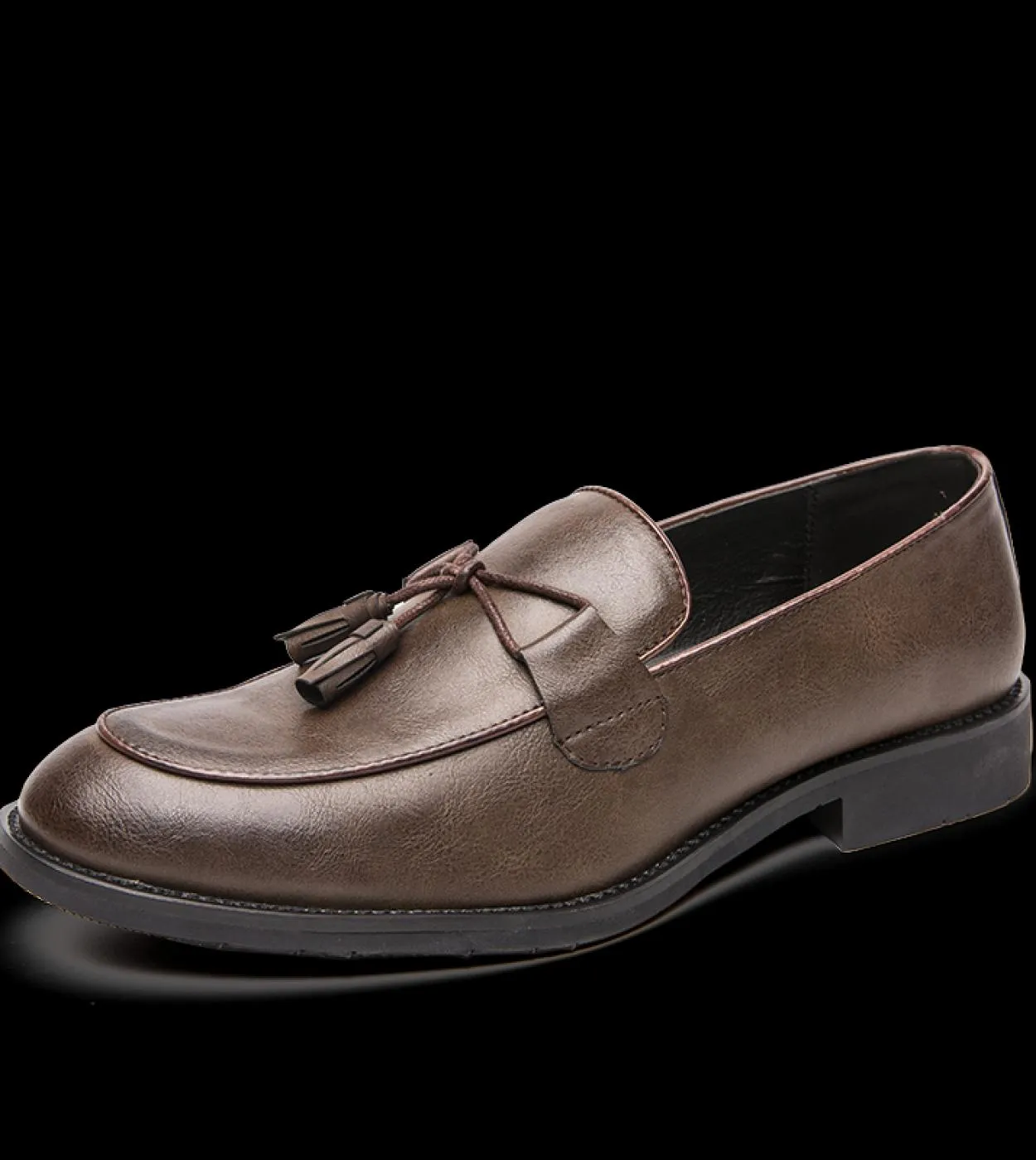 Nuove scarpe da uomo primaverili Scarpe da mocassino Slip on di lusso Mocassini da uomo Scarpe da uomo sociali Tassel Scarpe ele