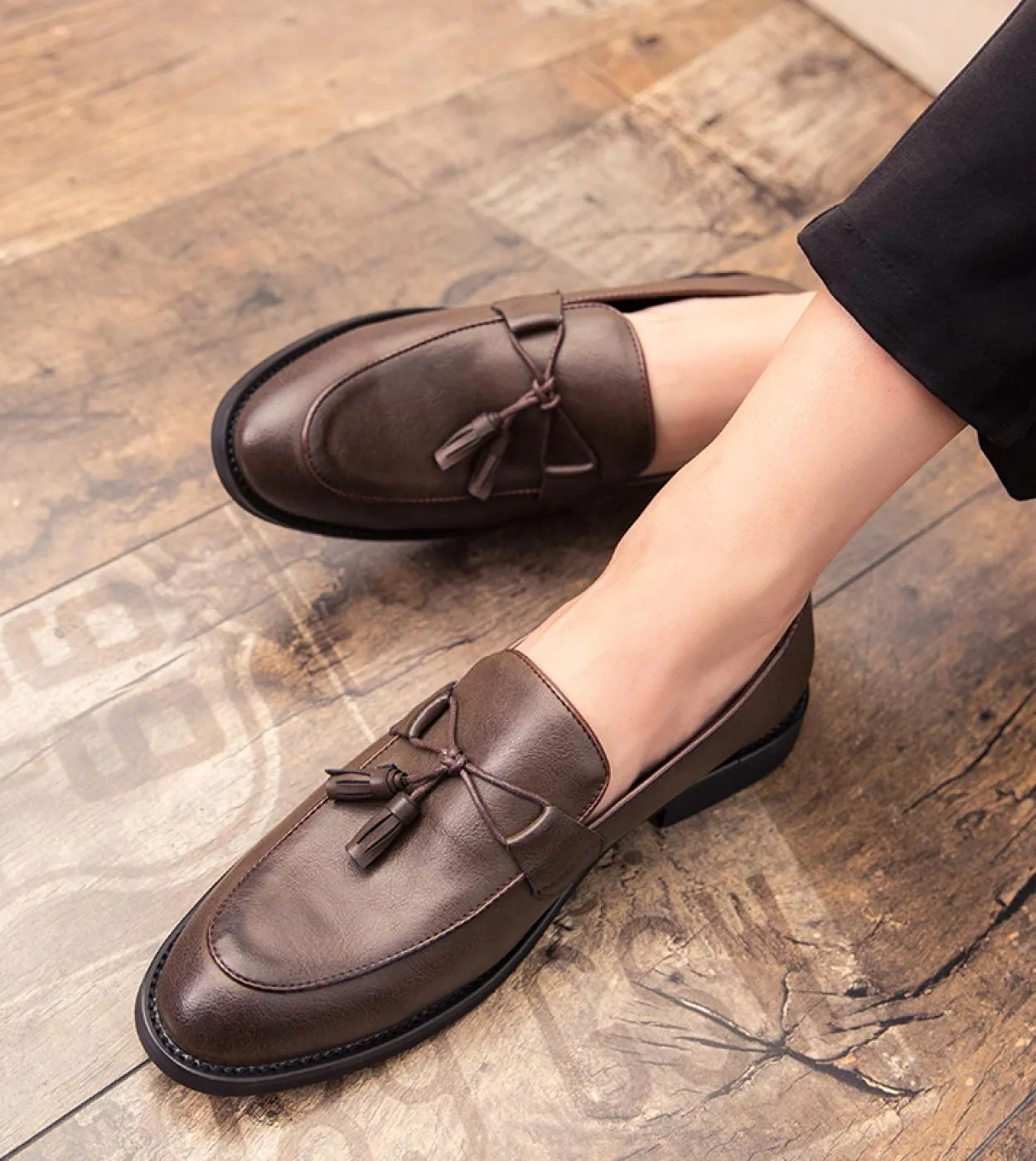 Nuove scarpe da uomo primaverili Scarpe da mocassino Slip on di lusso Mocassini da uomo Scarpe da uomo sociali Tassel Scarpe ele