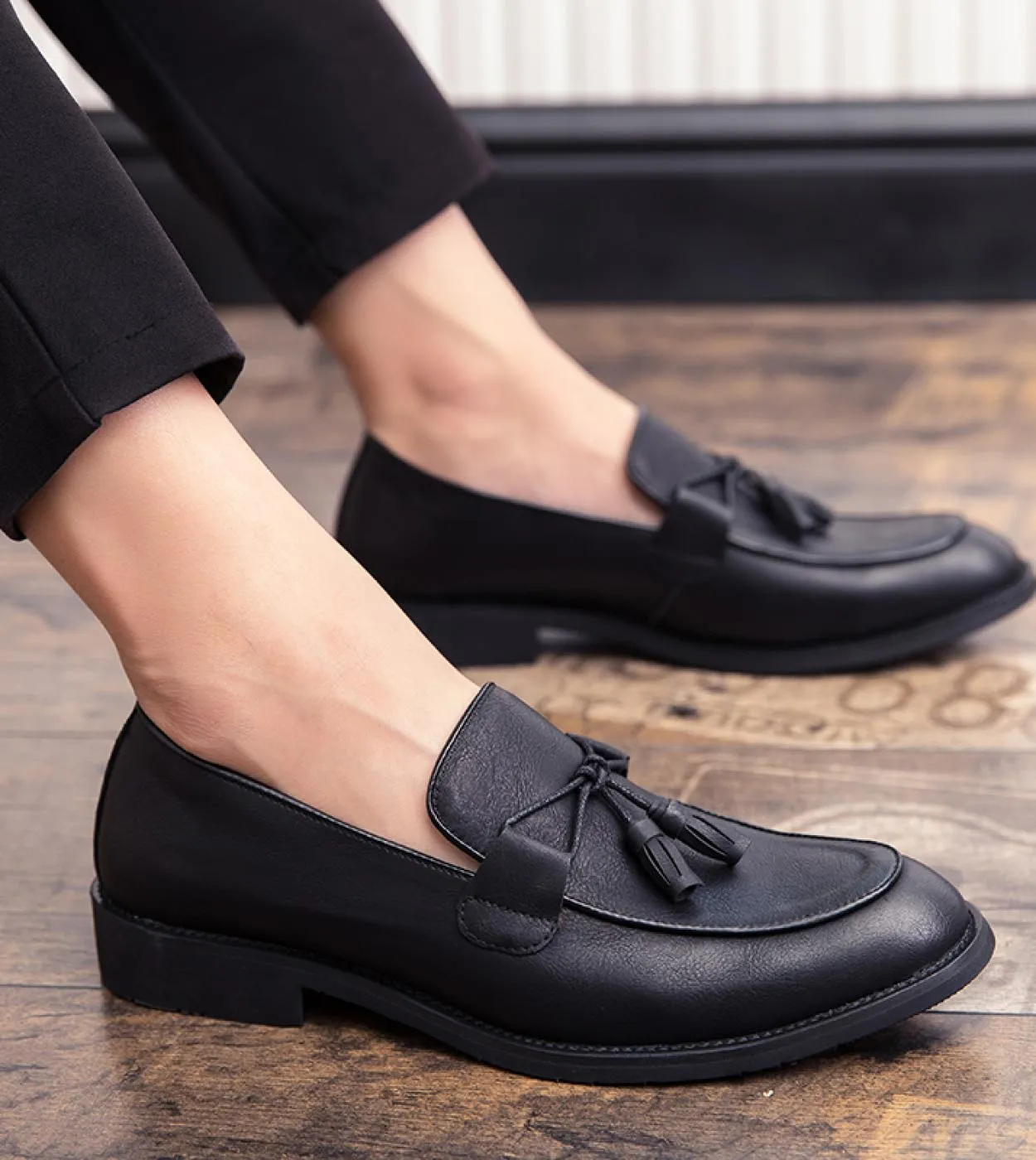Nuove scarpe da uomo primaverili Scarpe da mocassino Slip on di lusso Mocassini da uomo Scarpe da uomo sociali Tassel Scarpe ele