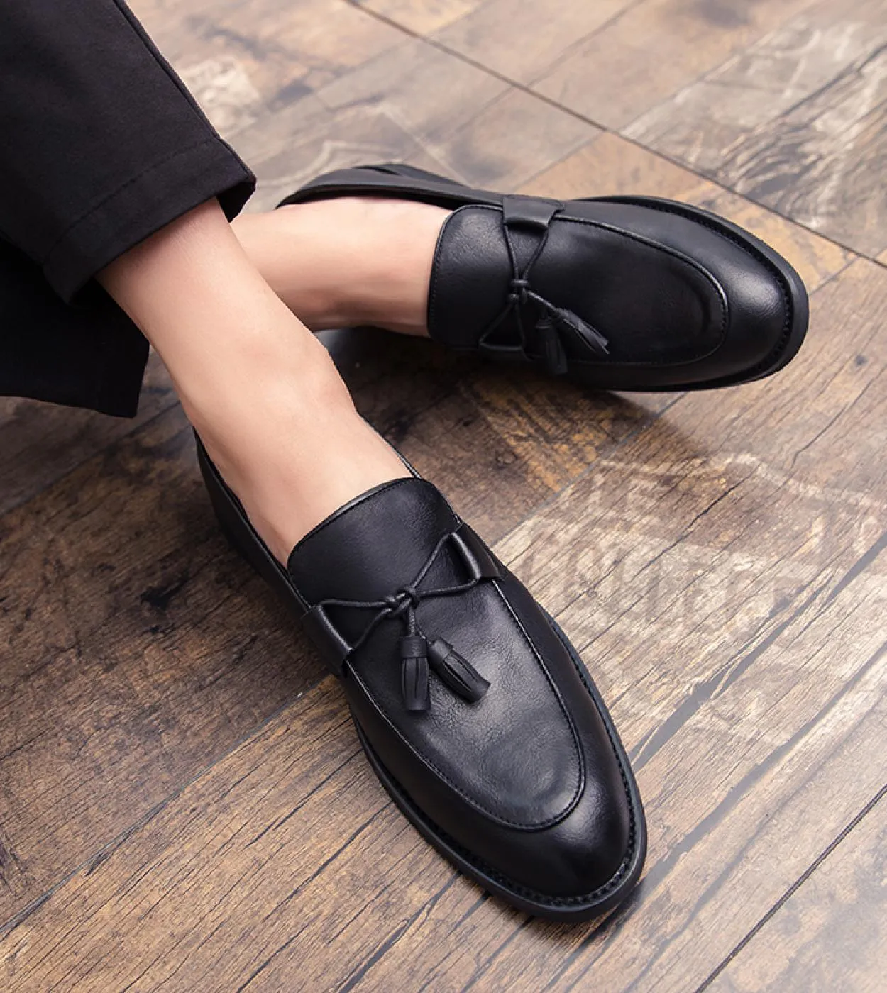 Nuove scarpe da uomo primaverili Scarpe da mocassino Slip on di lusso Mocassini da uomo Scarpe da uomo sociali Tassel Scarpe ele