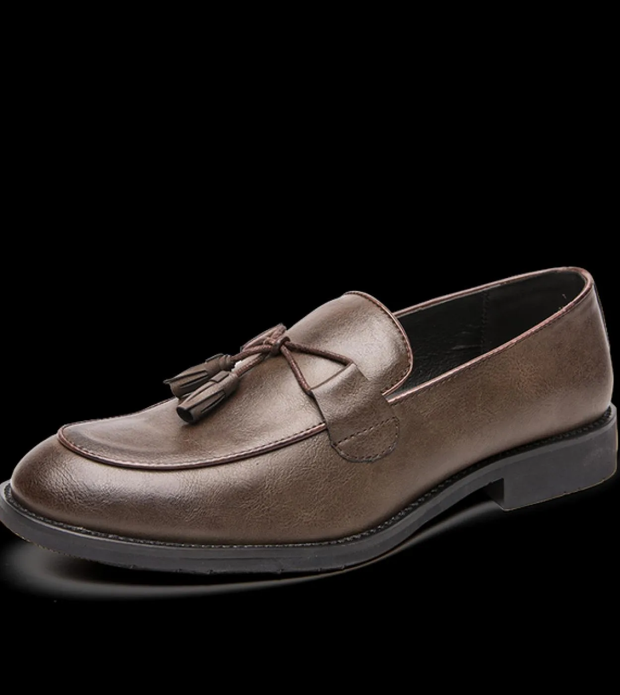 Nuove scarpe da uomo primaverili Scarpe da mocassino Slip on di lusso Mocassini da uomo Scarpe da uomo sociali Tassel Scarpe ele