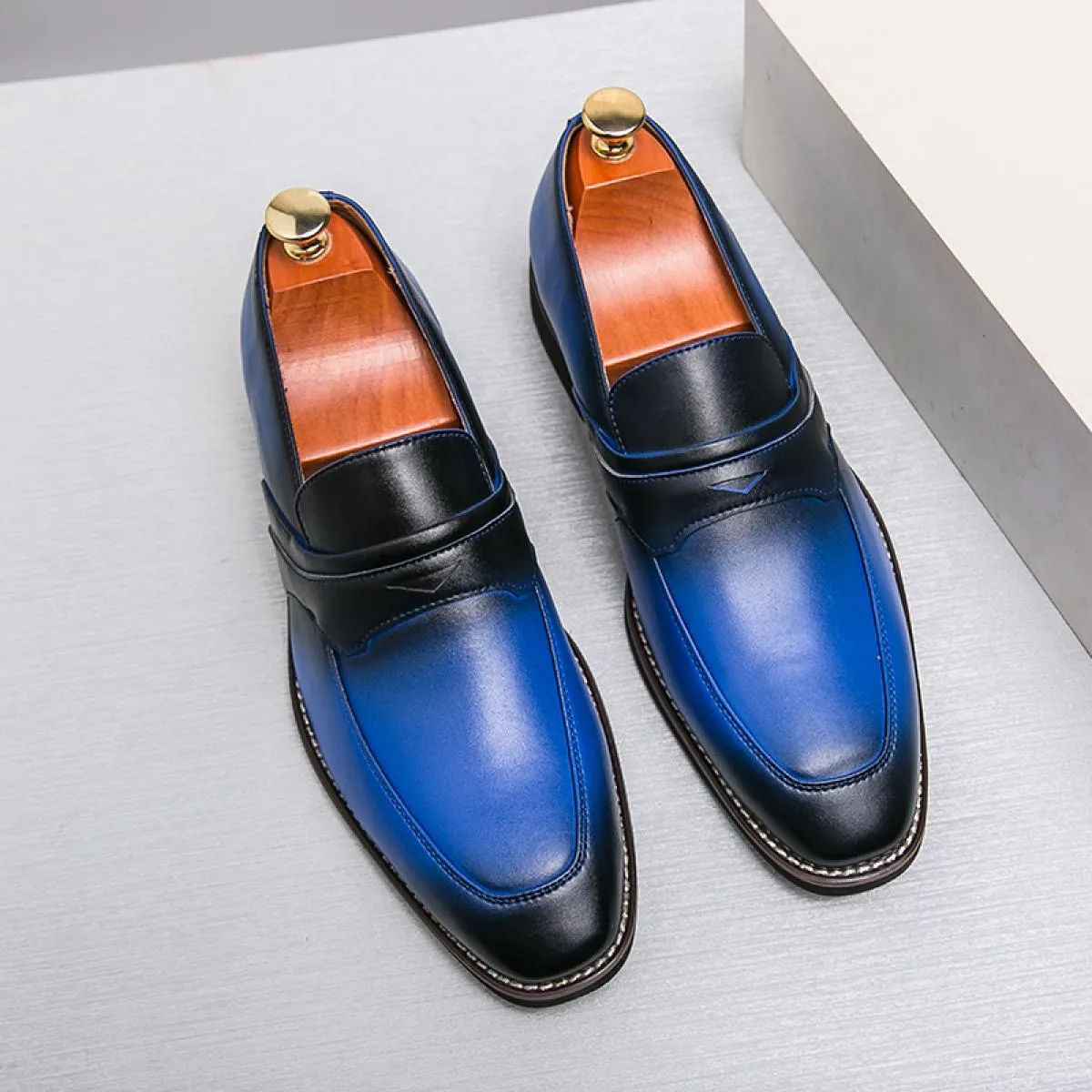 Nuovi mocassini da uomo Business punta quadrata slip on scarpe eleganti da uomo scarpe fatte a mano da uomo con spedizione gratu