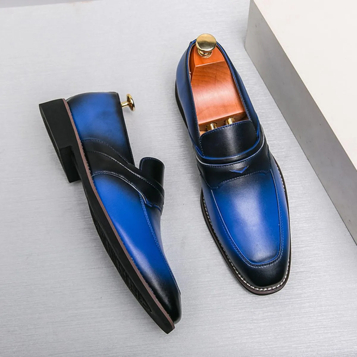 Nuovi mocassini da uomo Business punta quadrata slip on scarpe eleganti da uomo scarpe fatte a mano da uomo con spedizione gratu