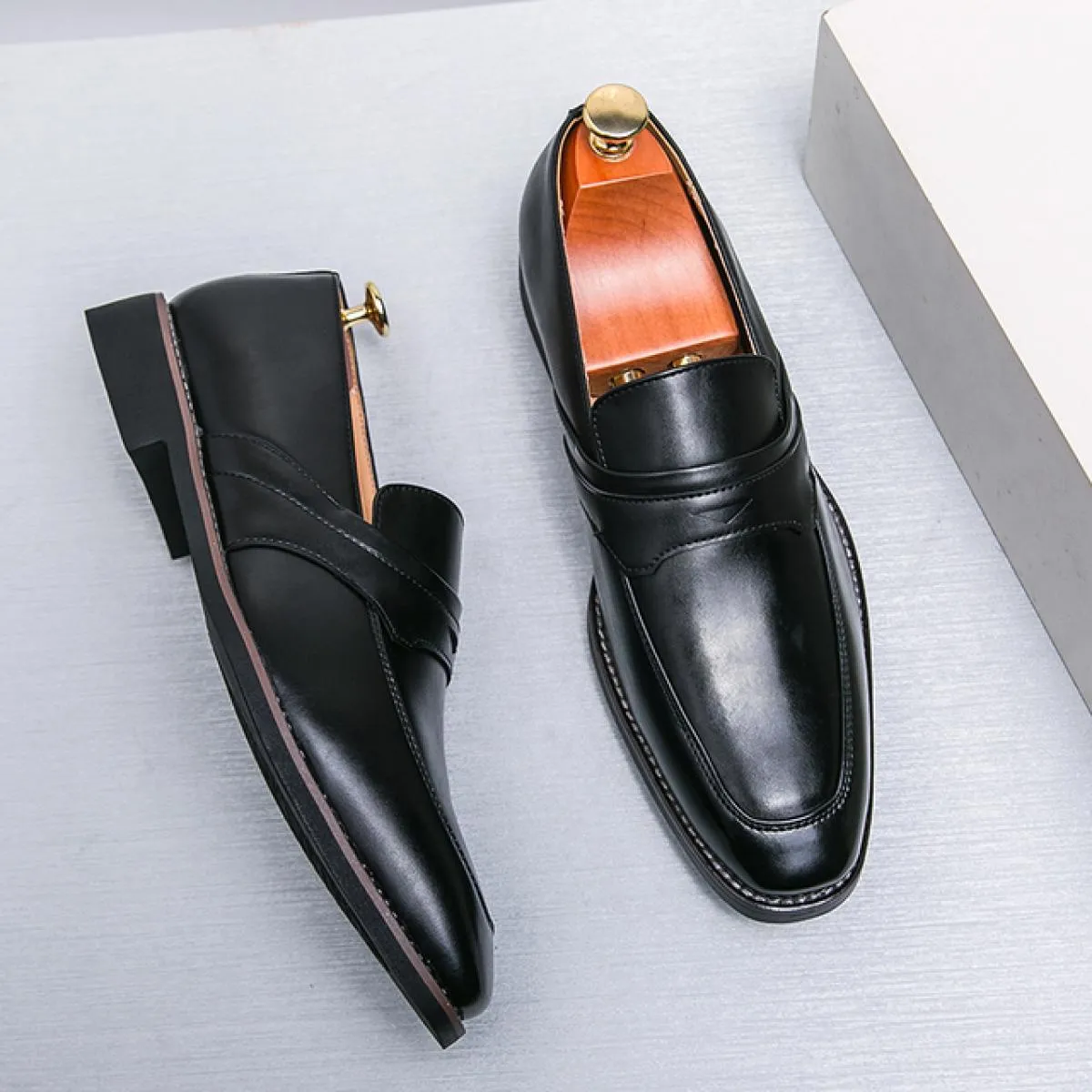 Nuovi mocassini da uomo Business punta quadrata slip on scarpe eleganti da uomo scarpe fatte a mano da uomo con spedizione gratu