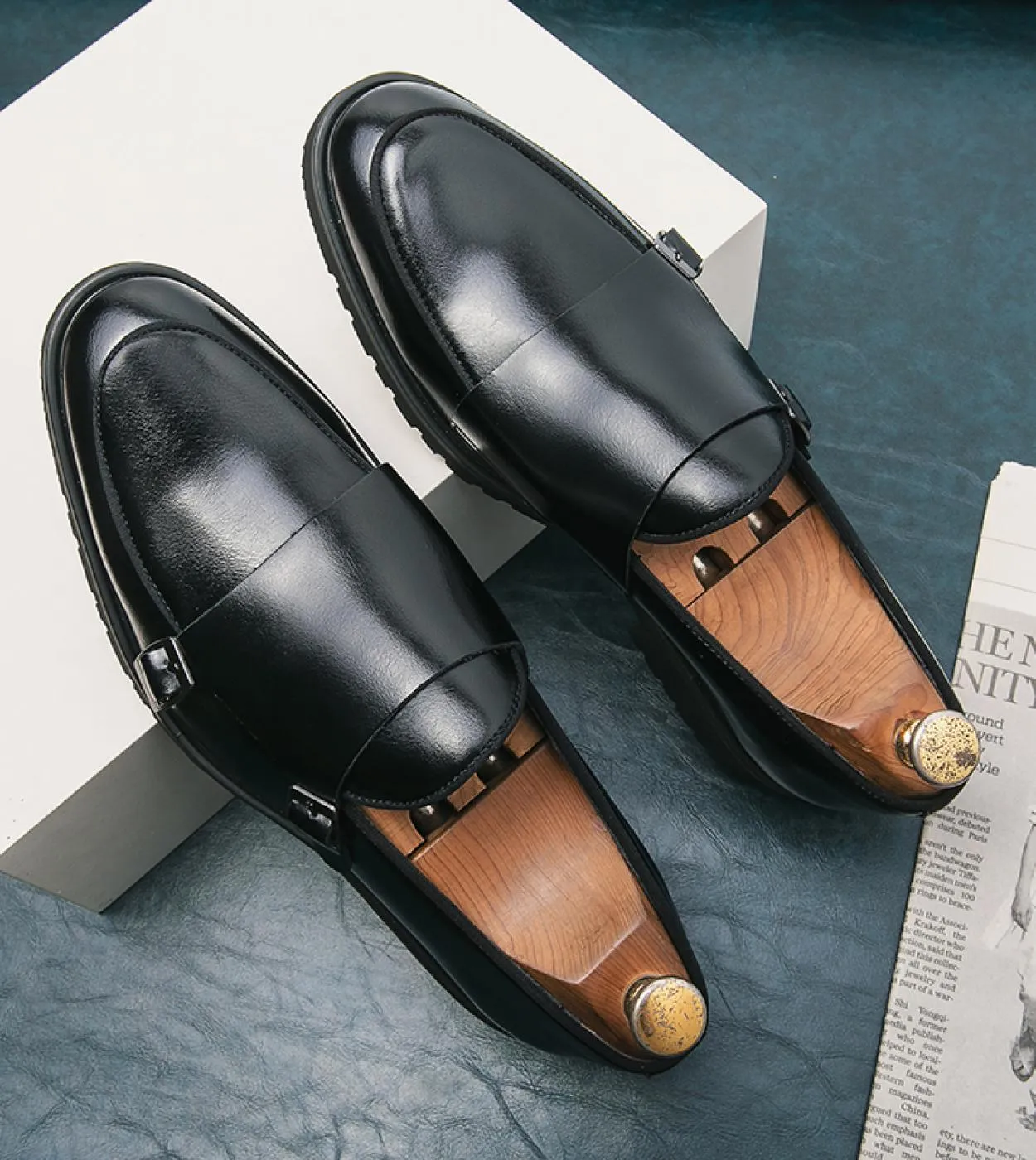 Nuovi mocassini da uomo con doppia fibbia Monk Shoes Black Men Dress Shoes Round Toe Slipon Spedizione gratuita Scarpe da uomo A
