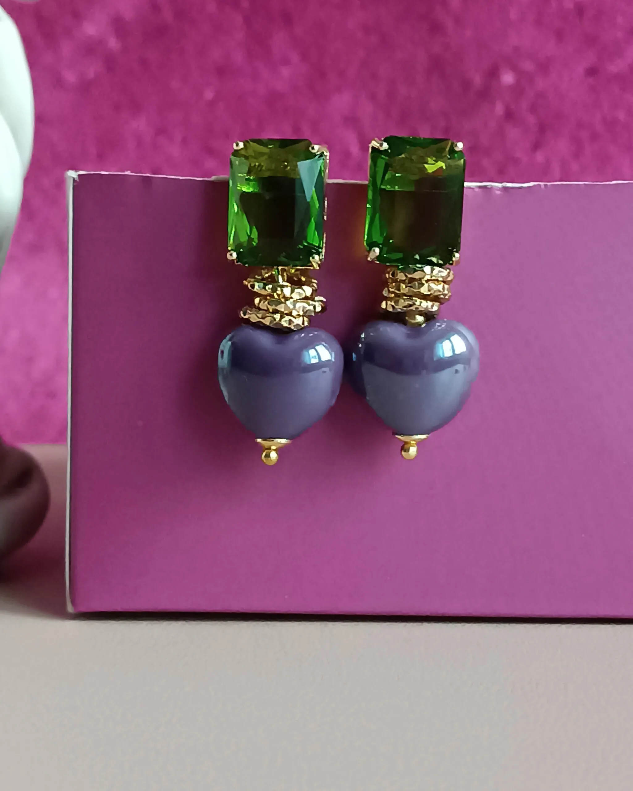 Orecchini SUGAR con Cuori in Ceramica e Cristalli Verdi