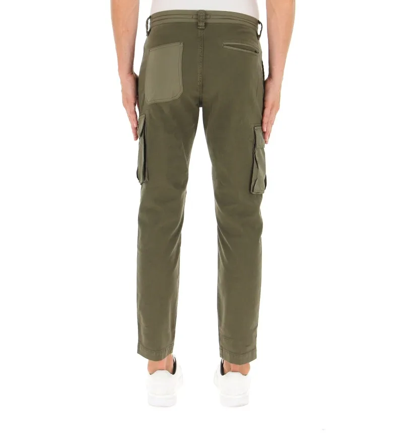Pantaloni cargo