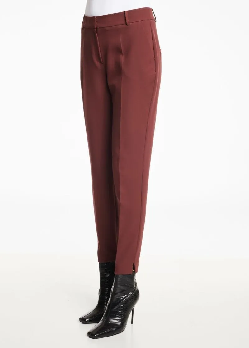 Pantaloni con piega stirata