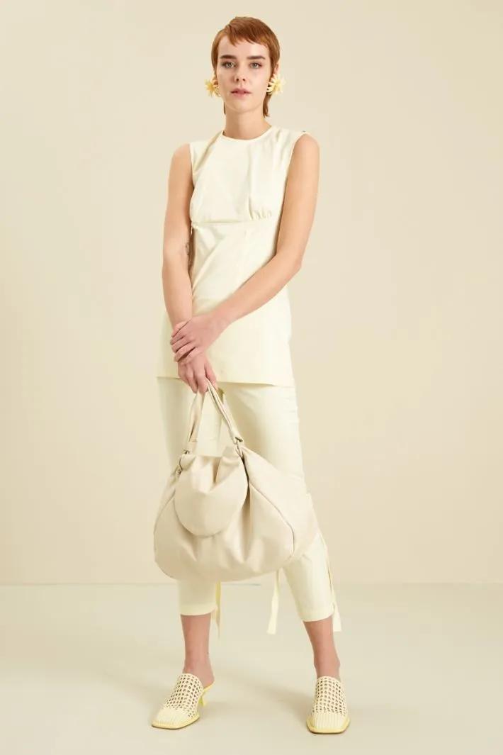 Pantaloni cropped in gabardina
