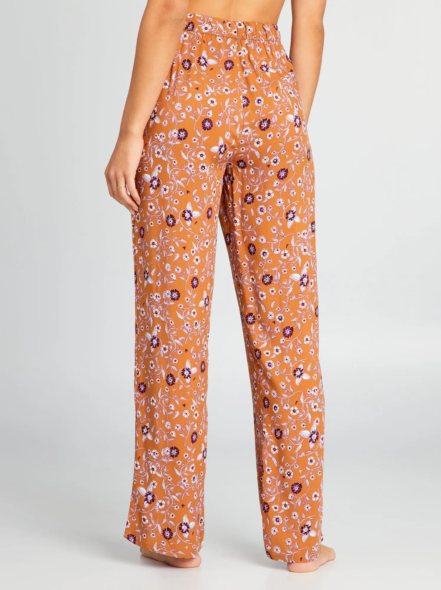 Pantaloni del pigiama larghi con stampa - MARRONE
