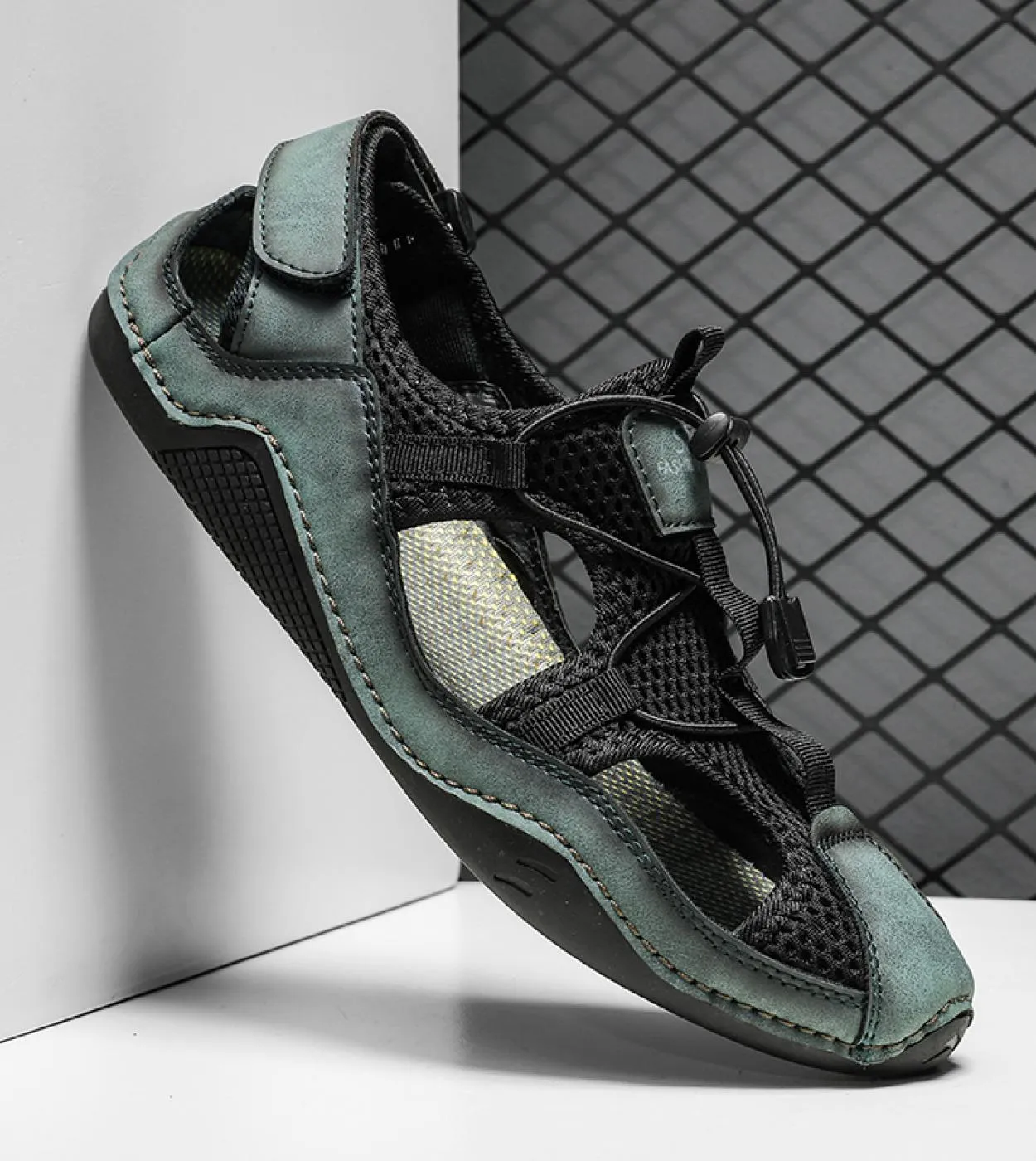 Sandali da uomo in mesh traspirante Scarpe estive da uomo Sneakers Mocassini in pelle Pantofole da uomo fatte a mano Sandalo rom