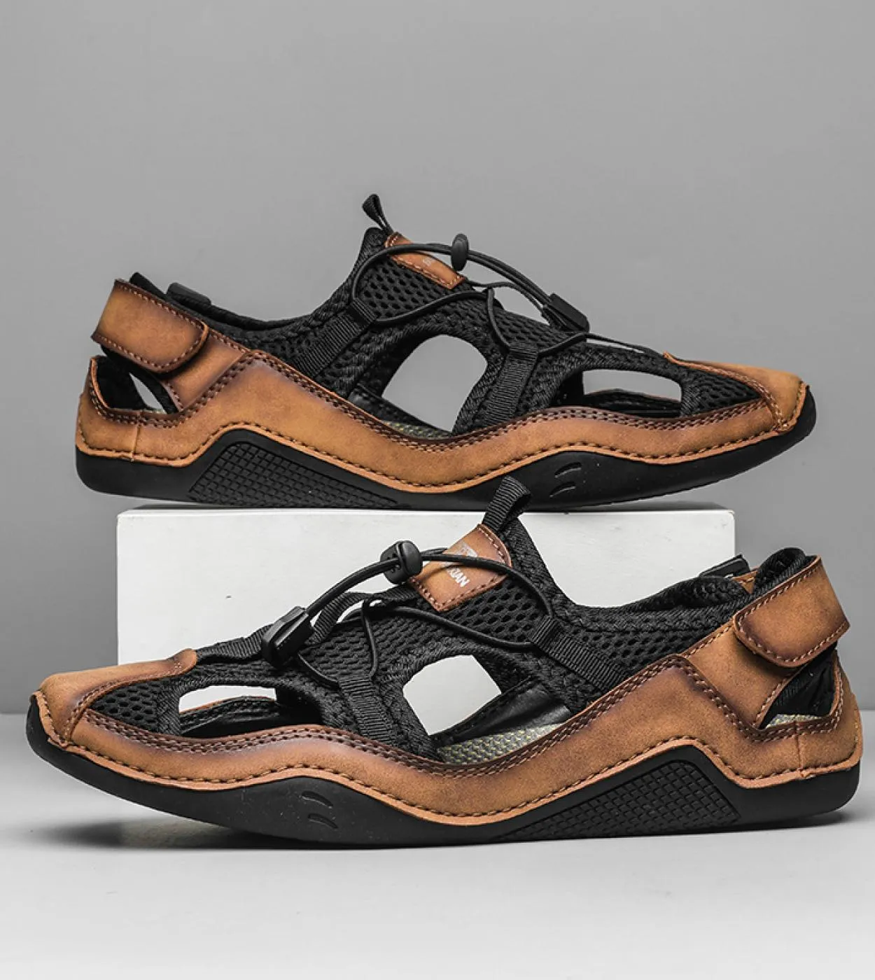 Sandali da uomo in mesh traspirante Scarpe estive da uomo Sneakers Mocassini in pelle Pantofole da uomo fatte a mano Sandalo rom