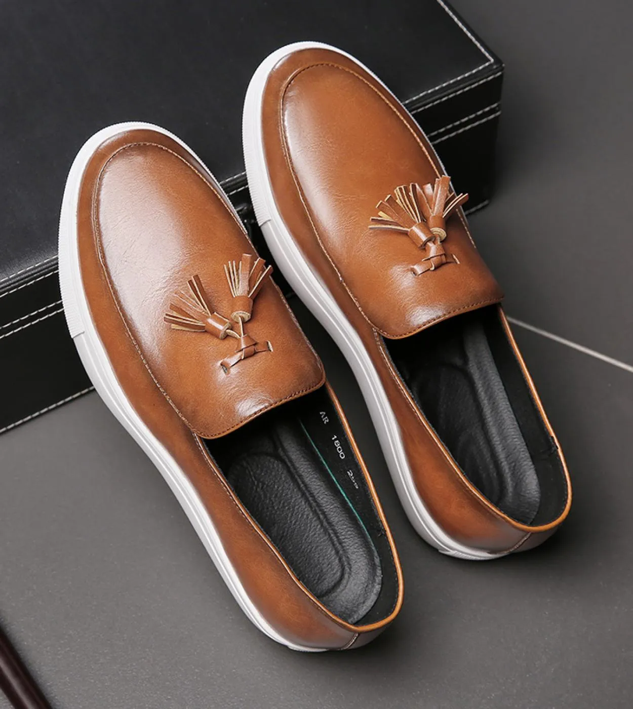 Scarpe da lavoro in pelle di marca di lusso Mocassini Scarpe da uomo Moda Business Casual Festa di nozze Frangia classica Gentil