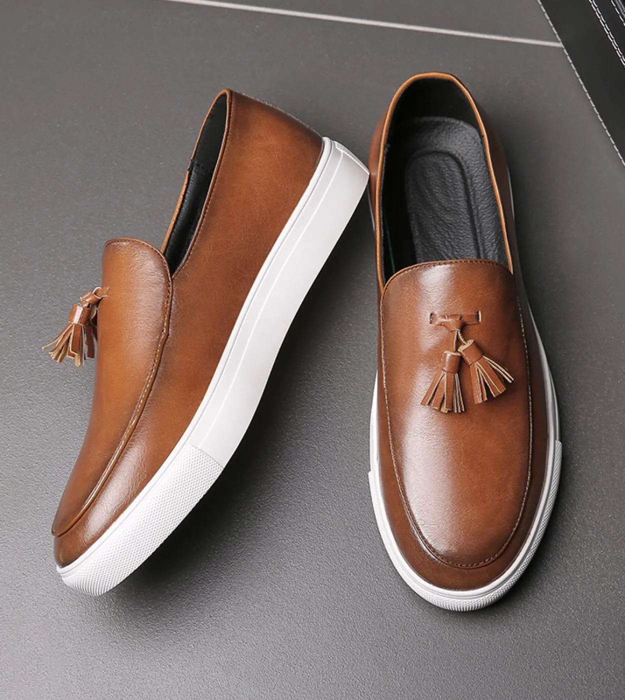 Scarpe da lavoro in pelle di marca di lusso Mocassini Scarpe da uomo Moda Business Casual Festa di nozze Frangia classica Gentil