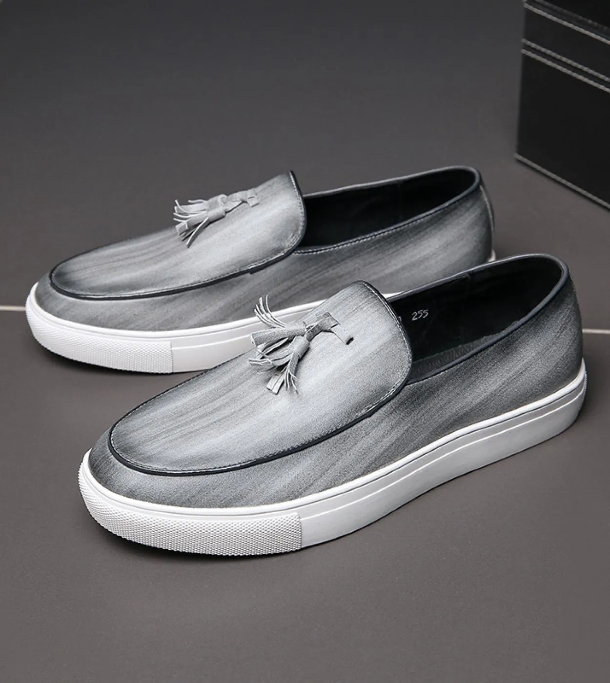 Scarpe da lavoro in pelle di marca di lusso Mocassini Scarpe da uomo Moda Business Casual Festa di nozze Frangia classica Gentil