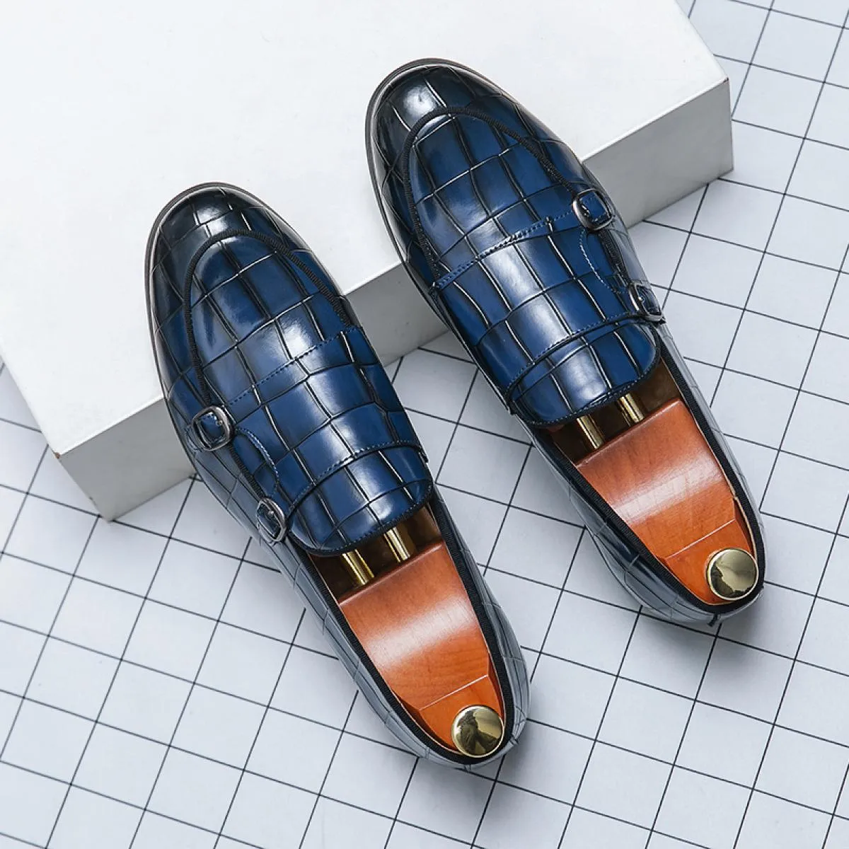 Scarpe da monaco da uomo modello in pietra Pu con fibbia decorazione tinta unita tacco basso moda mocassini formali da lavoro tr