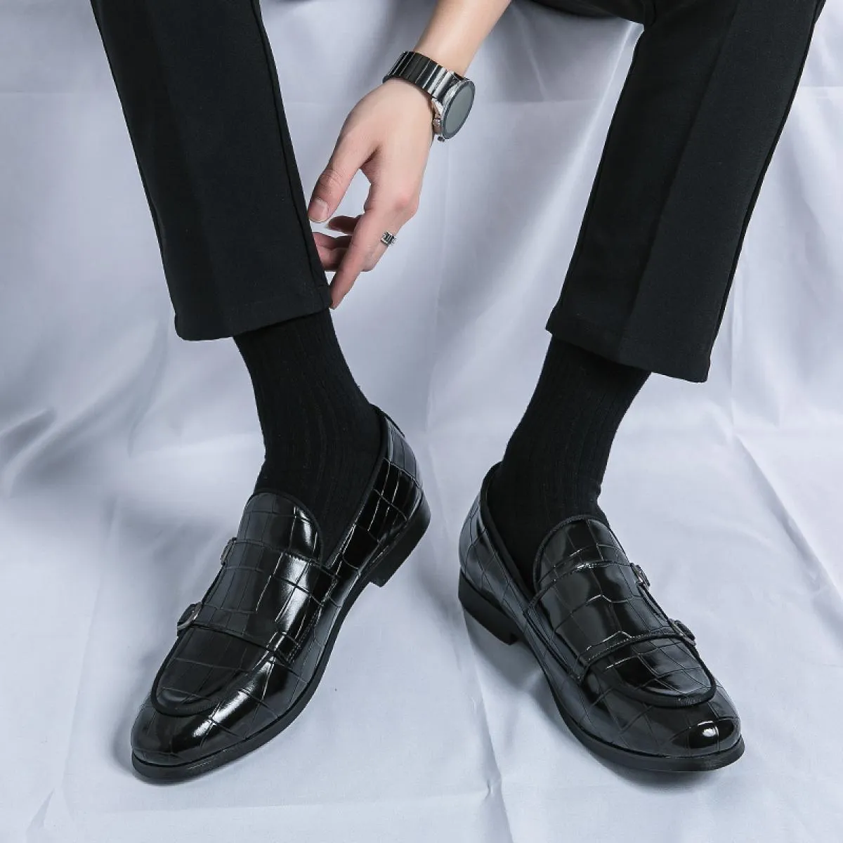 Scarpe da monaco da uomo modello in pietra Pu con fibbia decorazione tinta unita tacco basso moda mocassini formali da lavoro tr