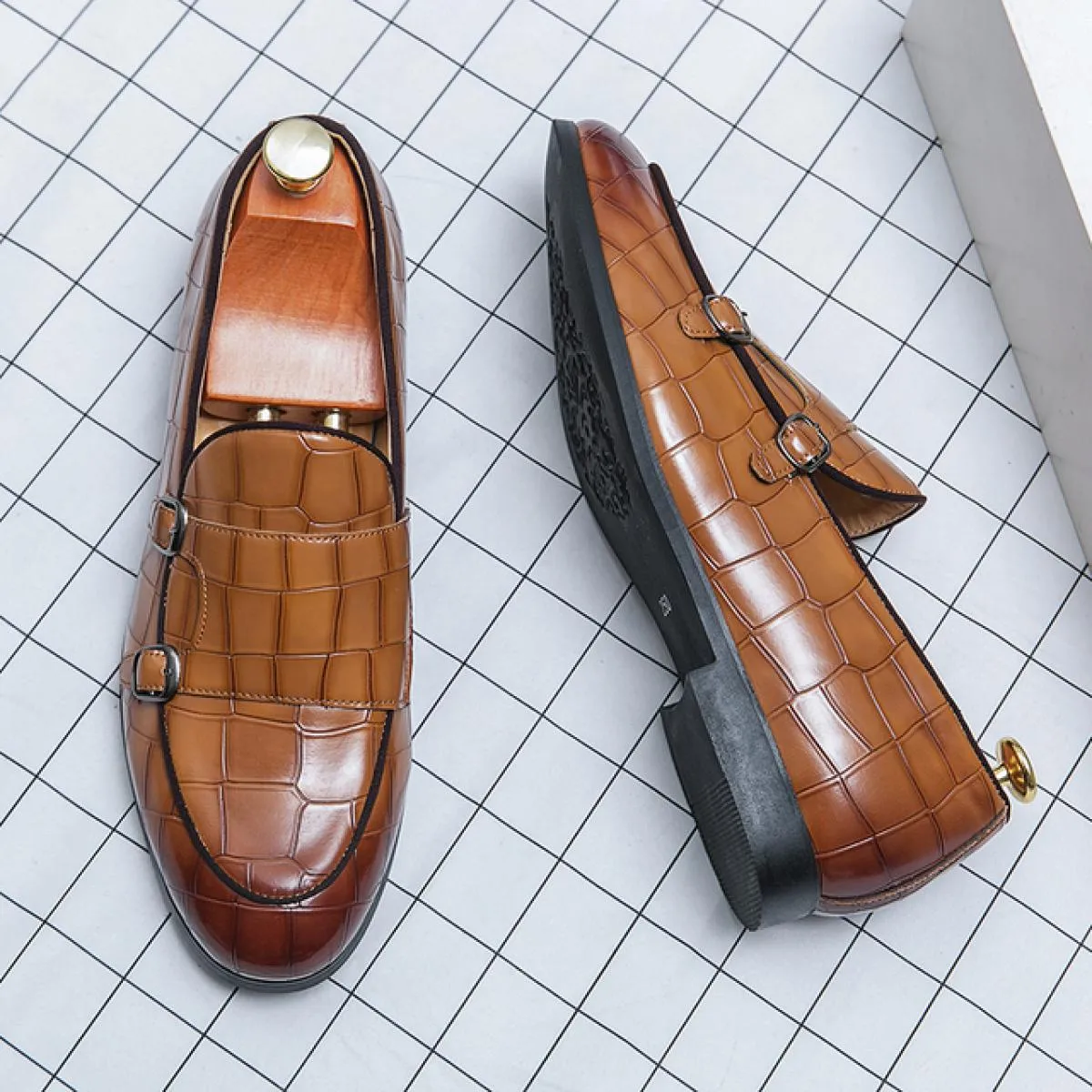 Scarpe da monaco da uomo modello in pietra Pu con fibbia decorazione tinta unita tacco basso moda mocassini formali da lavoro tr