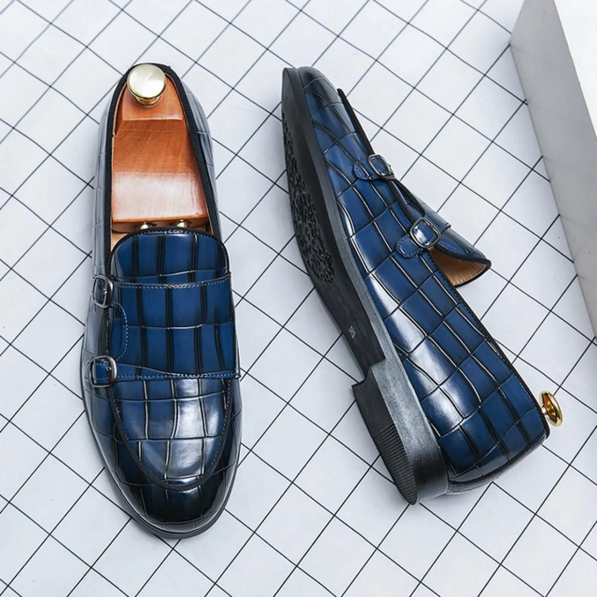 Scarpe da monaco da uomo modello in pietra Pu con fibbia decorazione tinta unita tacco basso moda mocassini formali da lavoro tr