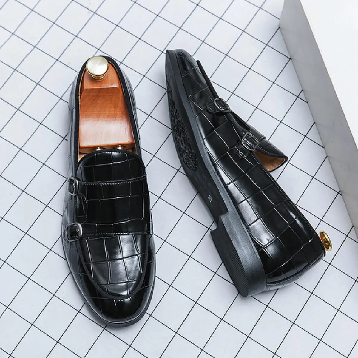 Scarpe da monaco da uomo modello in pietra Pu con fibbia decorazione tinta unita tacco basso moda mocassini formali da lavoro tr