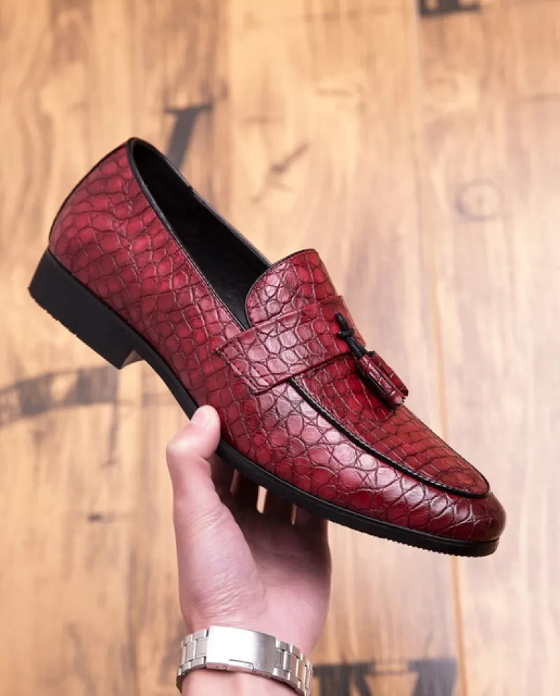 Scarpe da uomo alla moda Scarpe in pelle con motivo intrecciato con nappe Slip On Mocassini casual Calzature da uomo formale da
