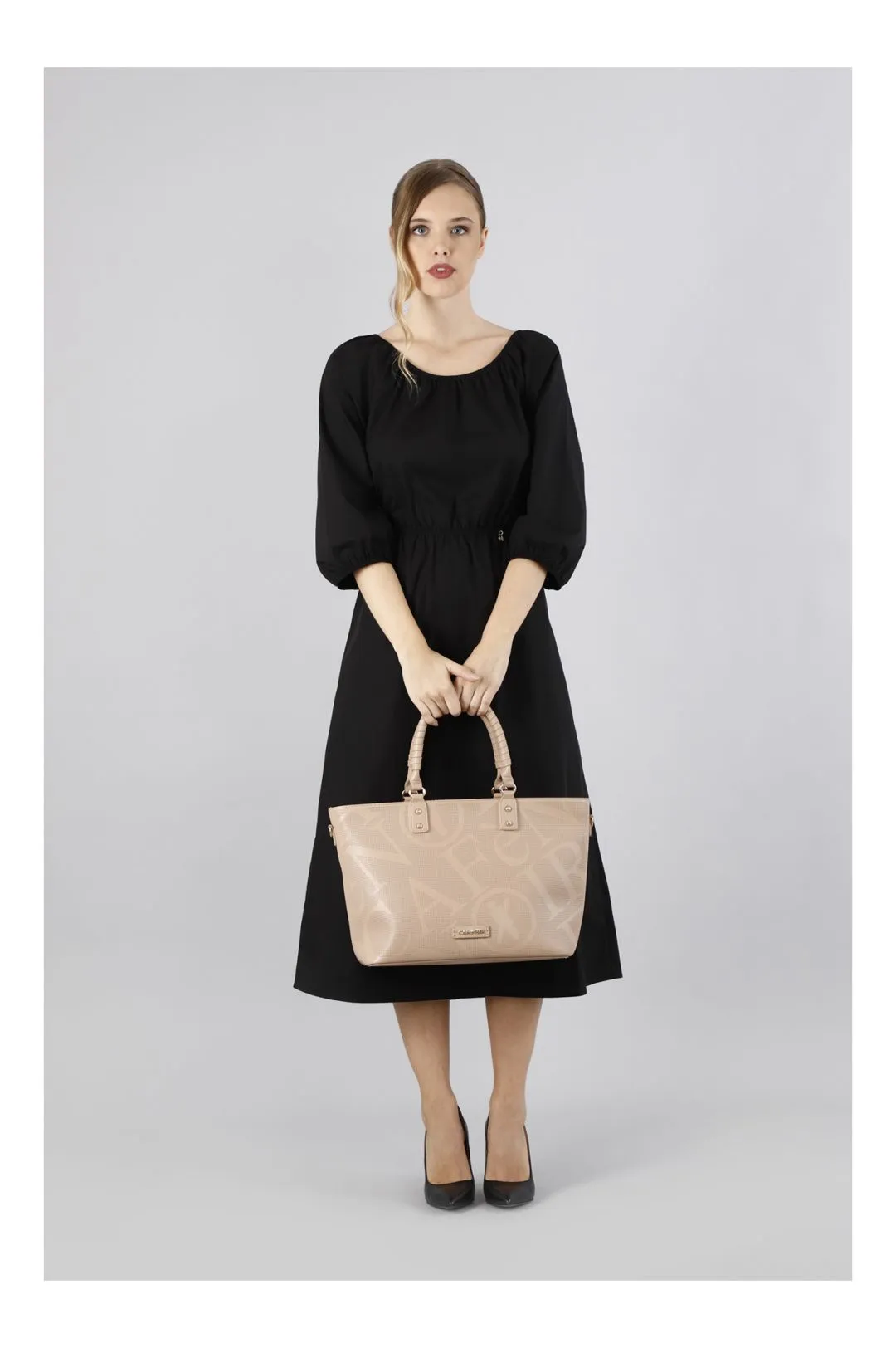 shopping con maxi logo laserato all over nocciola