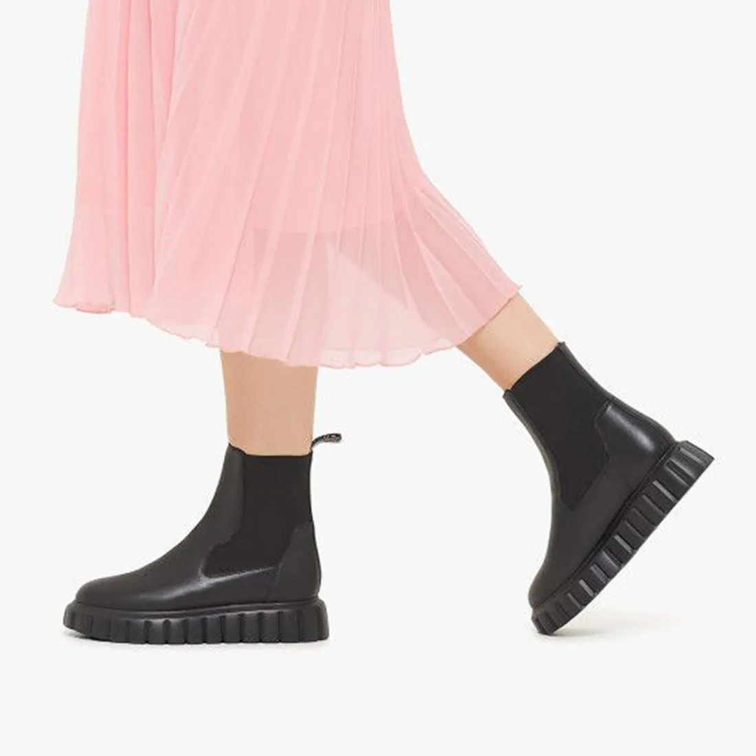 Stivaletto Grenelle Chelsea Voile Blanche in pelle nero